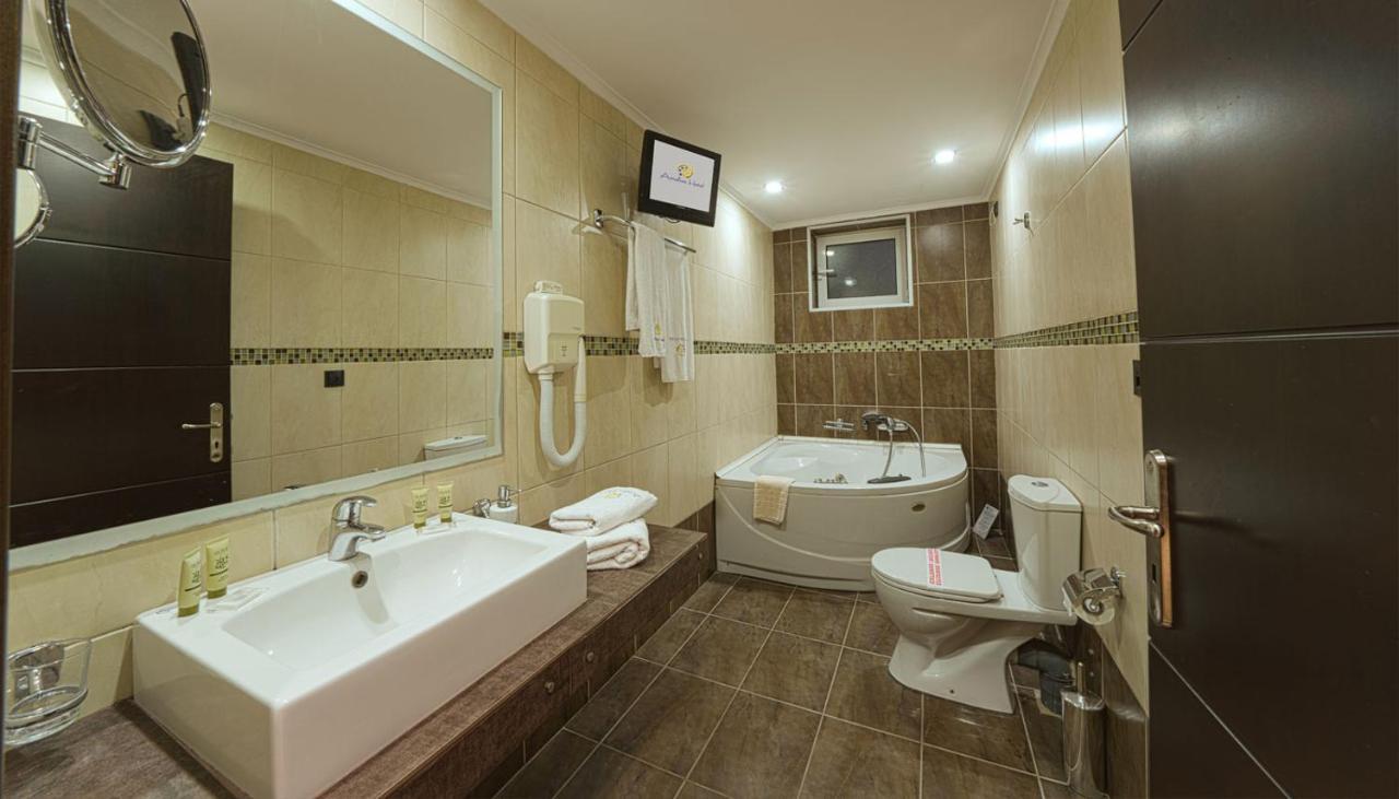 Amalias Hotel Kourouta Buitenkant foto