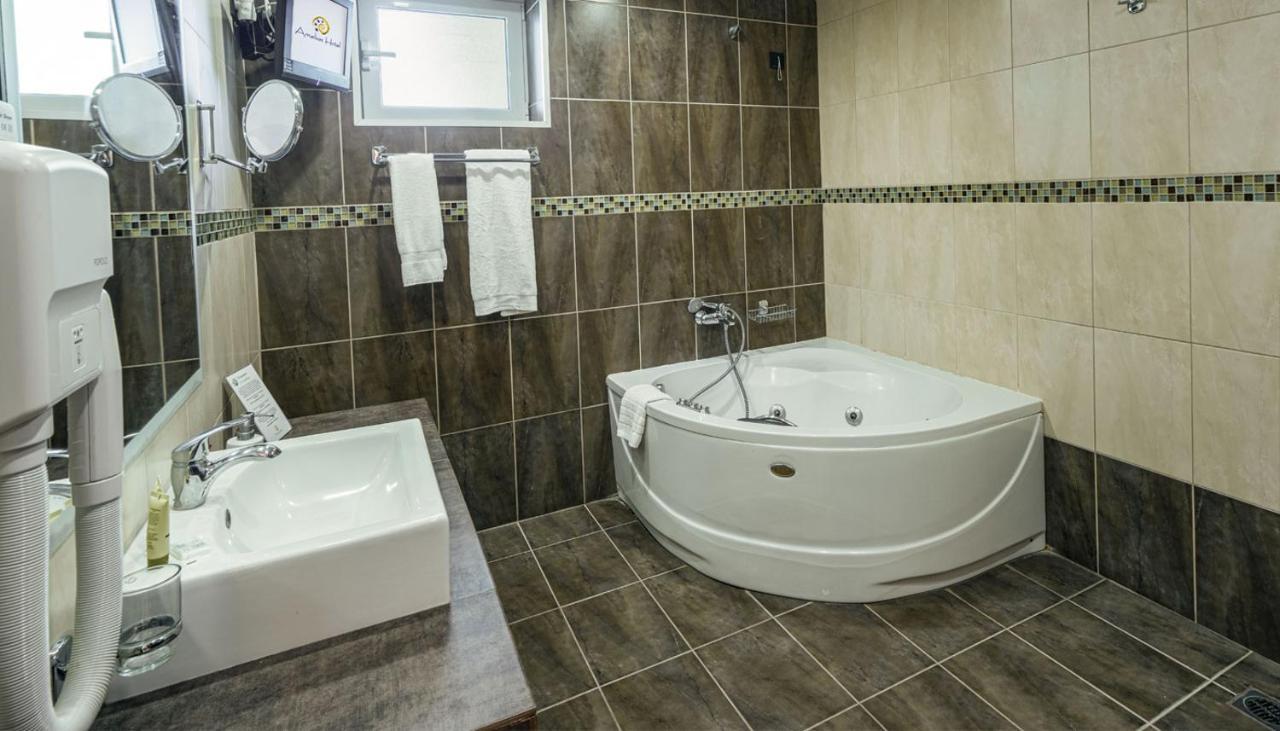 Amalias Hotel Kourouta Buitenkant foto