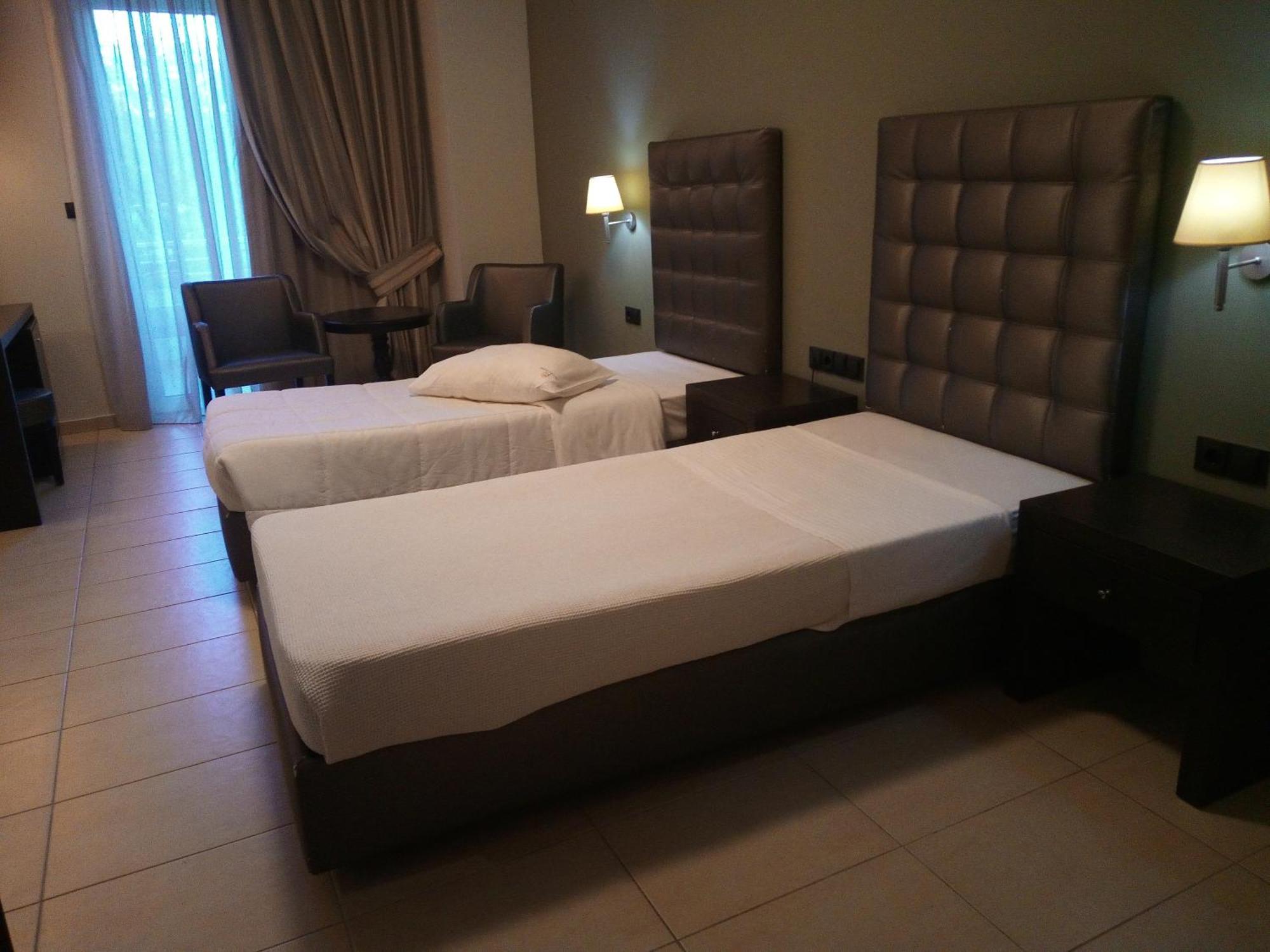 Amalias Hotel Kourouta Buitenkant foto